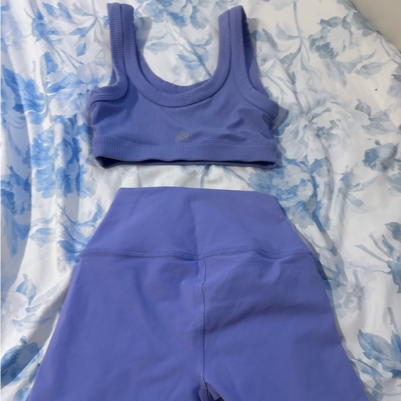 LIKE NEW💜ALO YOGA RARE WORKOUT SET - Picture 7 of 9
